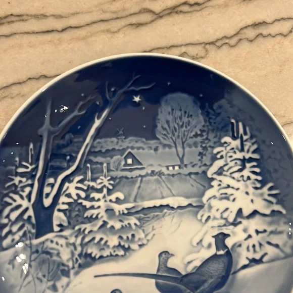 Vintage - 1970 Christmas in Greenland Collector Plate - Picture 4 of 12